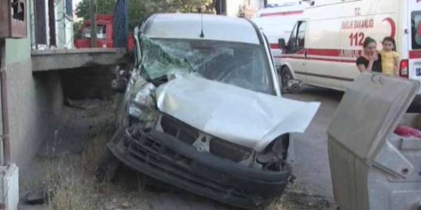 Oyun oynayan çocukların içerisine daldı: 3 yaralı