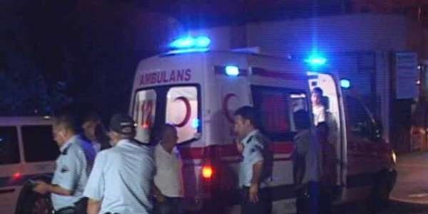 Babasını darp eden kişiyi bıçakladı
