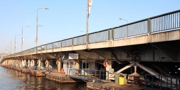 Unkapanı Köprüsü'nden atladı