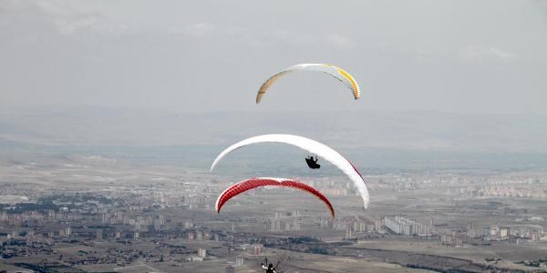 Uluslararası Yamaç Paraşüt Şampiyonası yarın başlıyor