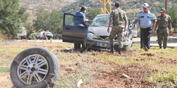 Gaziantep'te 2 otomobil çarpıştı: 11 yaralı
