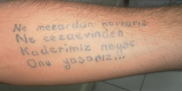 Zanlının kolundaki dövme polisi bile şaşırttı