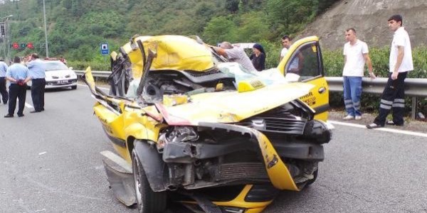 Ordu'da taksi TIR'la çarpıştı: 1 ölü, 1 yaralı