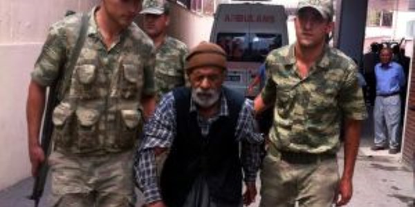48 yıllık eşini öldüren şahıs, sağlık kontrolünden geçirildi