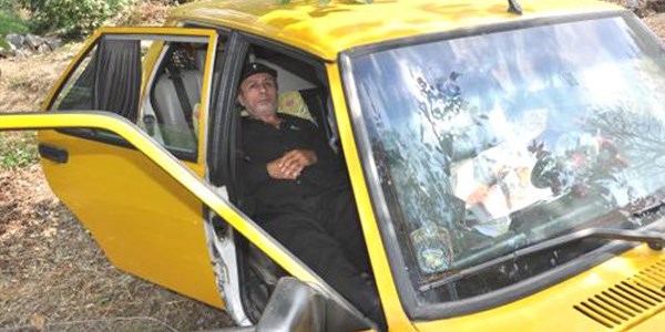 Engelli adam, 2 yıldır takside yaşıyor
