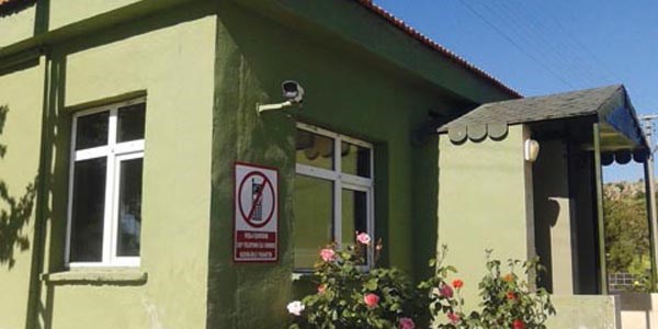 Kışlayı sahte kamerayla korumuşlar!