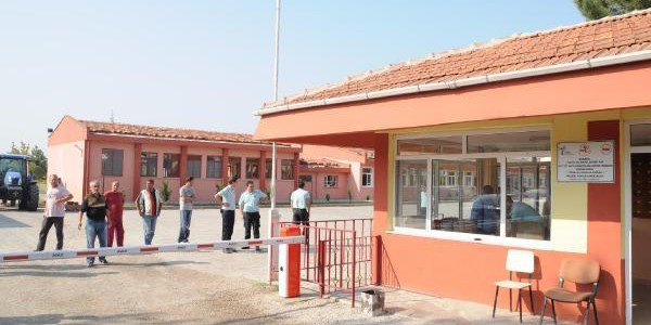 Mahkum, infaz koruma memurunu bıçakla yaraladı