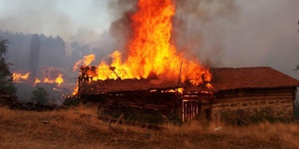 Sinop'ta 2 kardeş yanarak öldü