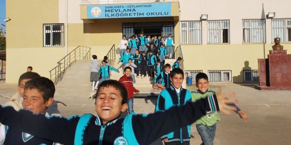 Sınır hattındaki okullar başka okullara nakledilecek