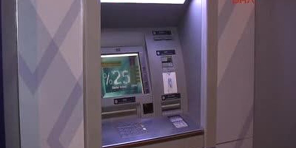 Emniyet müdürlüğü yakınındaki ATM'ye düzenek kurdular