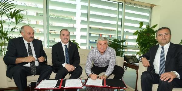 Tekstilci işadamından eğitime 1.5 milyon liralık destek