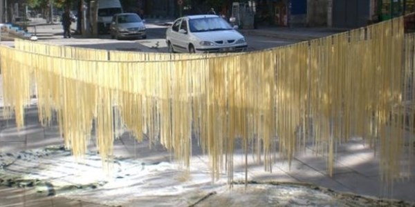 Kışlık erişteler tellerde yerini aldı