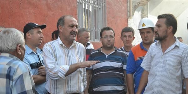 Evi yanan ailelere Kula Belediyesi yardım elini uzattı