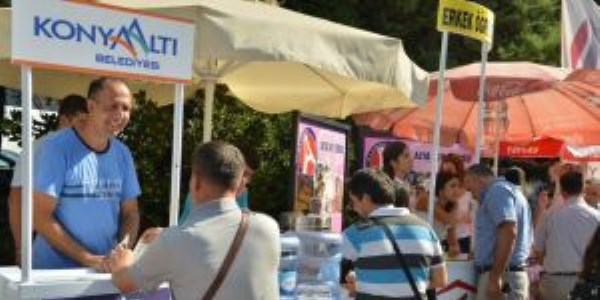 Konyaaltı Belediyesi'nden öğrencilere destek