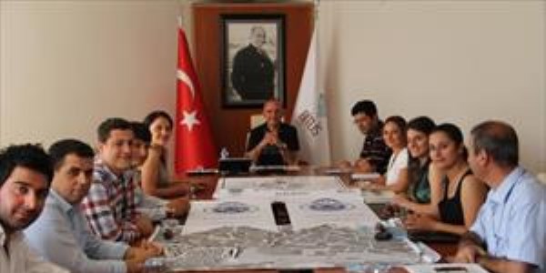 Üniversite öğrencilerinden Vali Yurdakul'a ziyaret
