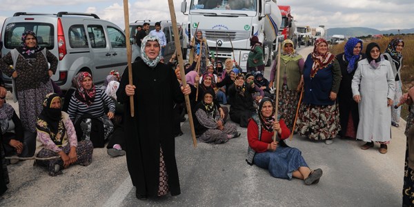 Yolu kesip eylem yaptılar