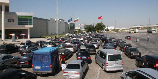 Sınır kapılarından 24 saatte 33 bin 579 yolcu geçti