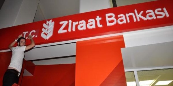 Banka tabelasına 'T.C.' ibaresi yapıştırdılar