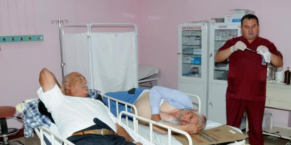 Lastiği patlayan minibüs devrildi: 13 yaralı