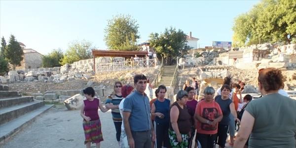 Rehabilitasyon merkezi öğrencileri Apollon Tapınağını gezdi