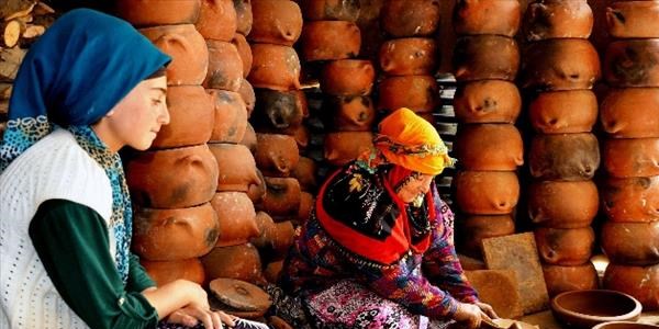 Çamur, usta ellerde hayat buluyor