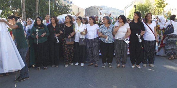 Tunceli'de bin kadın semah döndü