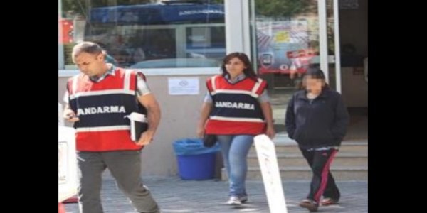 Çocuk anne koruma altında