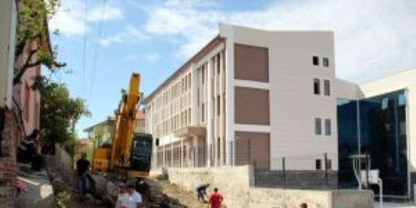 Belediye'den okul yoluna ulaşım kolaylığı