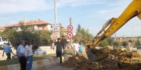 Başkan Birol Kaya elektrik tellerinin yer altına alınma çalışmalarını inceledi