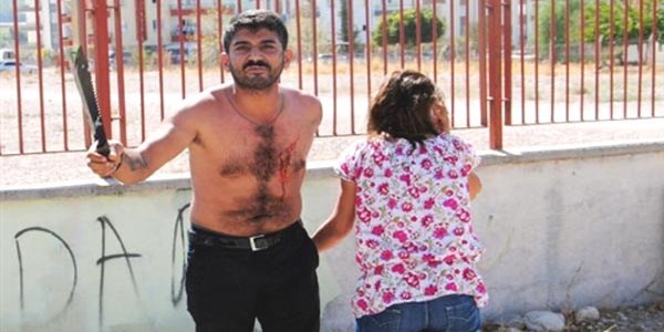 Bunalıma girdi, 6 aylık hamile eşini rehin aldı