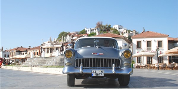 Babasına 1955 model chevrolet ile sürprizi yapacak