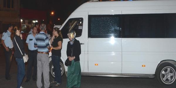 İşçi servisinin önünü kesip para istediler