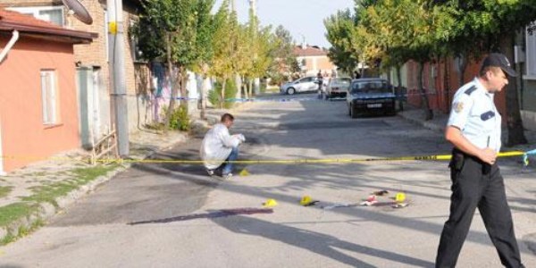 Pompalı tüfekle komşusunu vurdu