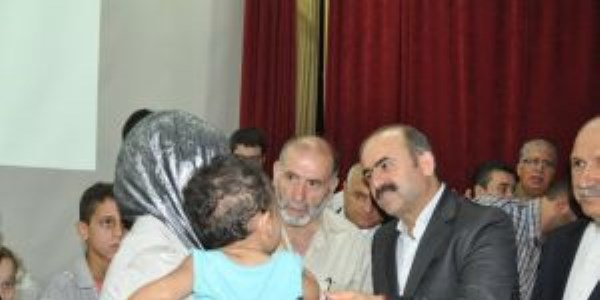 Siirt'te ihtiyaç sahibi ailelere giyim ve kırtasiye yardımı