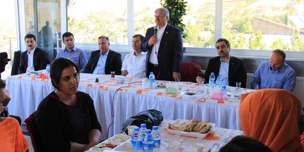 Yeni atanan öğretmenlere kahvaltı verildi