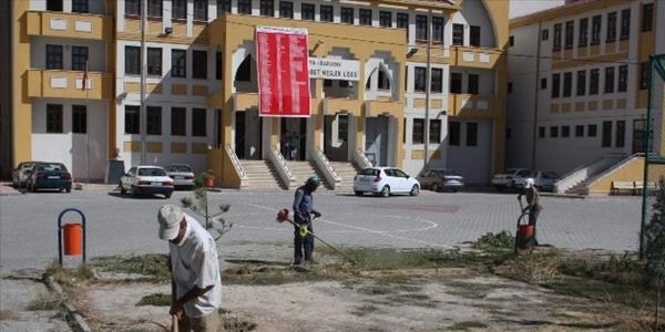 Karatay'dan eğitim ve öğretime destek