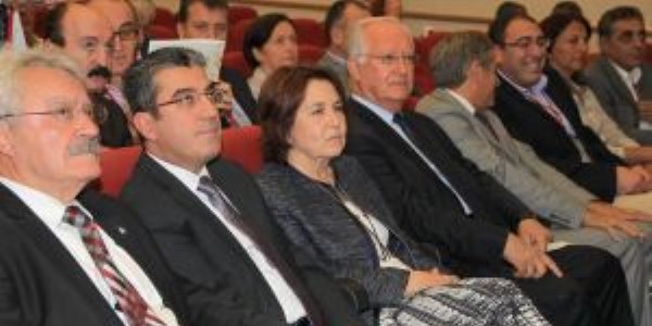 Yeni toplumcu belediyecilik sempozyumu başladı