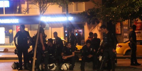 Kadıköy'de polis müdahalesi:10 gözaltı