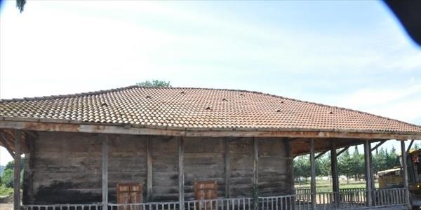 Tek çivi kullanılmadan yapılan tarihi 'Çivisiz Cami'
