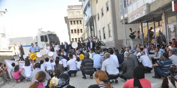Hakkari'de anadilde eğitim için 10 bin 500 imzalı dilekçe