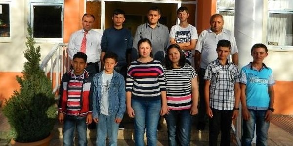 Posof Kaymakamı'ndan başarılı öğrencilere destek