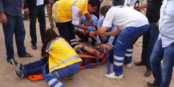 Uşak'ta servis aracı kaza yaptı; 10 yaralı