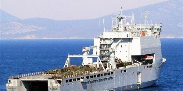 İngiliz çıkarma gemisi Akdeniz'e açıldı