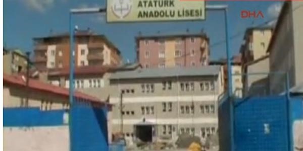 Okulun onarımı bitmedi, veliler tepki gösterdi