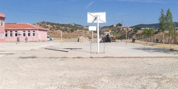 Borlu Gazi İlköğretim Okulu bahçesine düzenleme