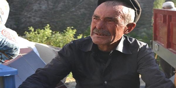 3 ev ve 2 ahırı yandı, 35 büyükbaş hayvanını alevlerin arasından kurtardı
