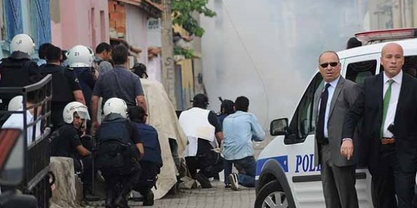 Üç aile arasında silahlı çatışma: 2'si polis 6 yaralı
