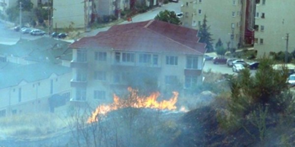 Patlıcan közlerken mahalleyi yakıyordu