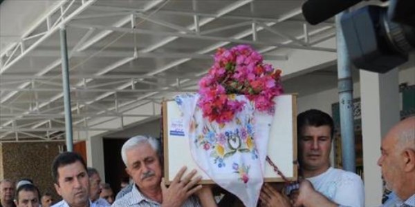 Tuğçe hemşire duvağıyla son yolculuğuna uğurlandı