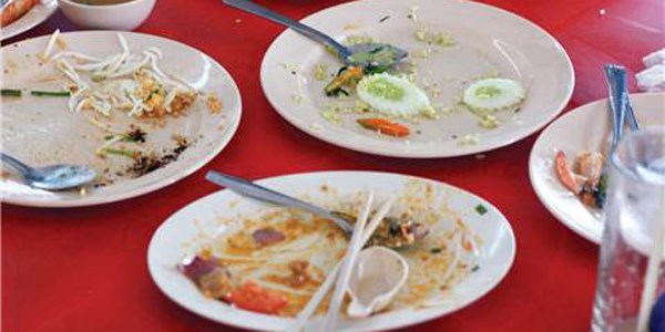 Meclis'te bulaşıklar ortada kaldı